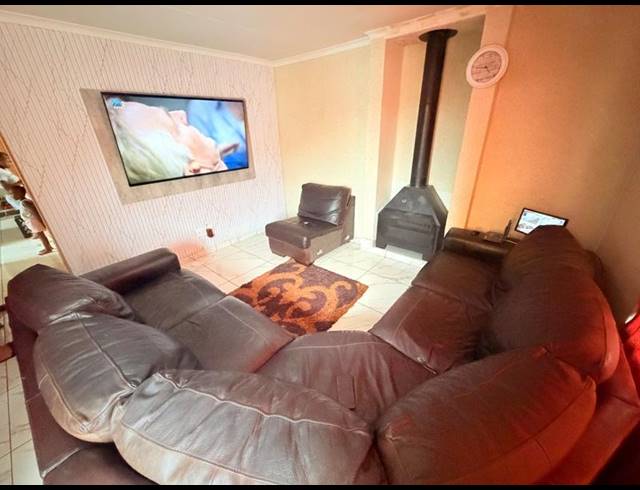 3 BEDROOM HOUSE FOR SALE IN VANDERBIJLPARK CE 3
